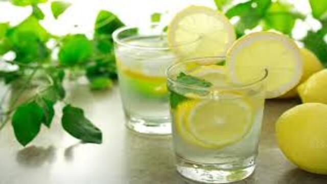 Segelas Air Lemon Hangat di Pagi Hari Manfaat Luar Biasa
